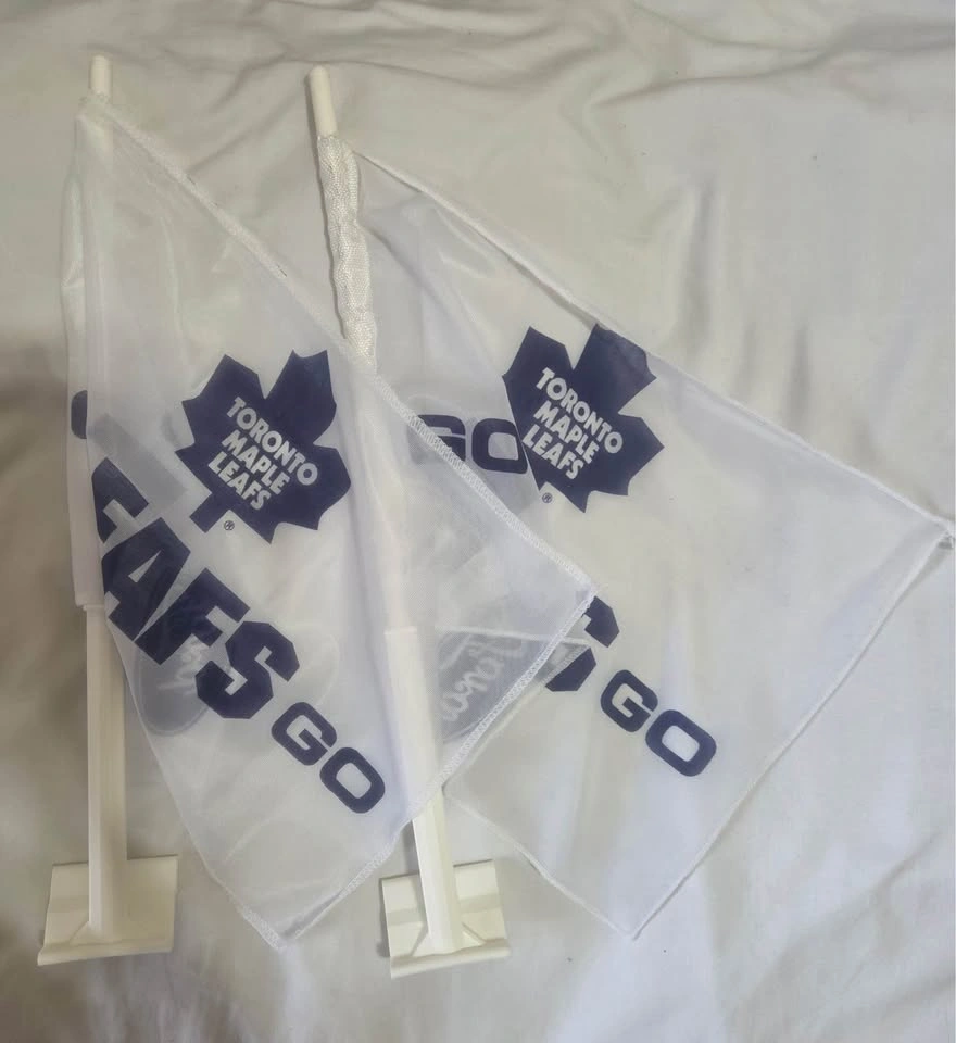 NEW 2x Toronto Maple Leafs Car Window Flags & Holders - photo 2