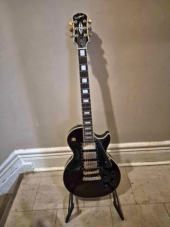 Better than new Epiphone Les Paul Custom Black Beauty guitar