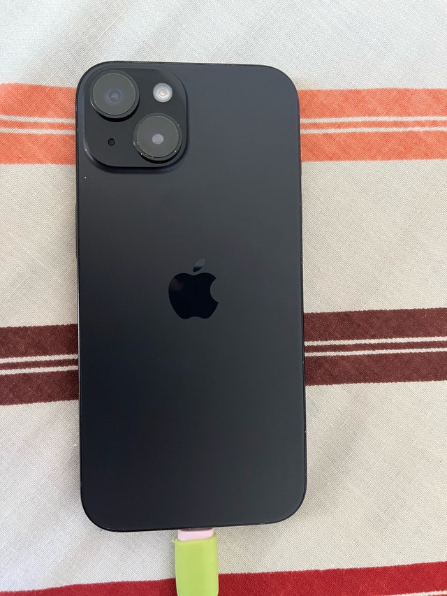 Apple iPhone 15 82% battery