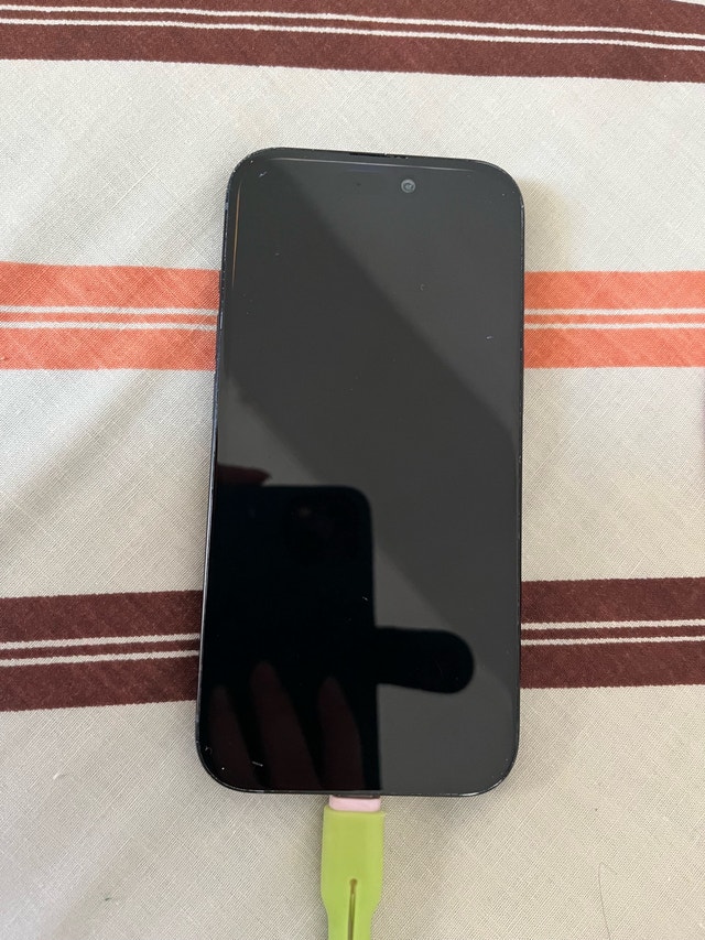 Apple iPhone 15 82% battery - photo 2