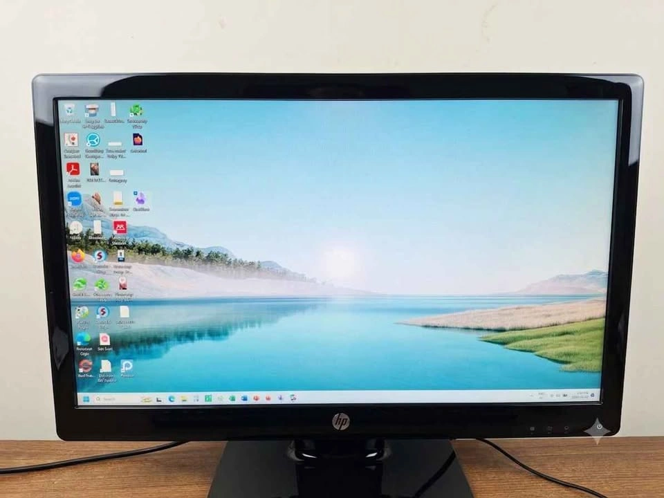 HP Envy i7 Desktop + Dual 23" HP Monitors Setup - photo 2