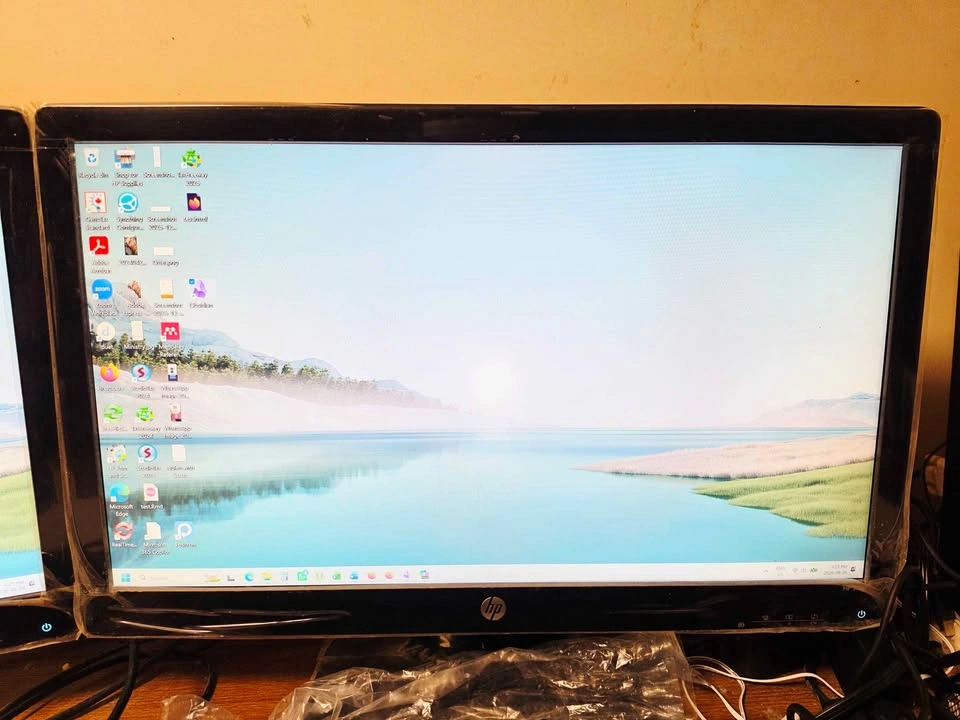 HP Envy i7 Desktop + Dual 23" HP Monitors Setup - photo 5