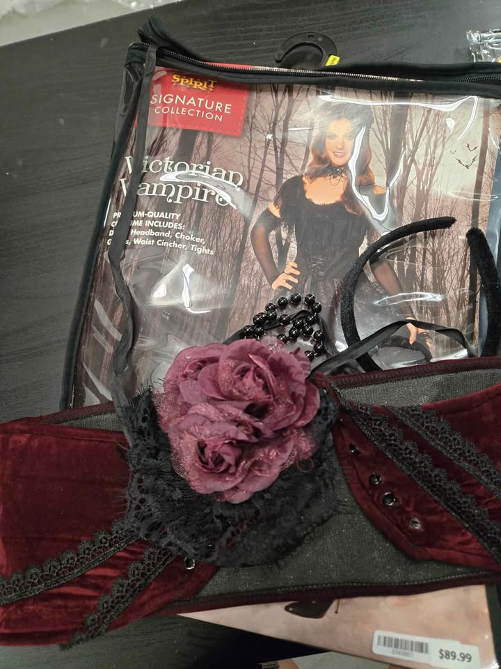 Victorian Vampiress Costume - Size Medium (Spirit Halloween) - photo 4