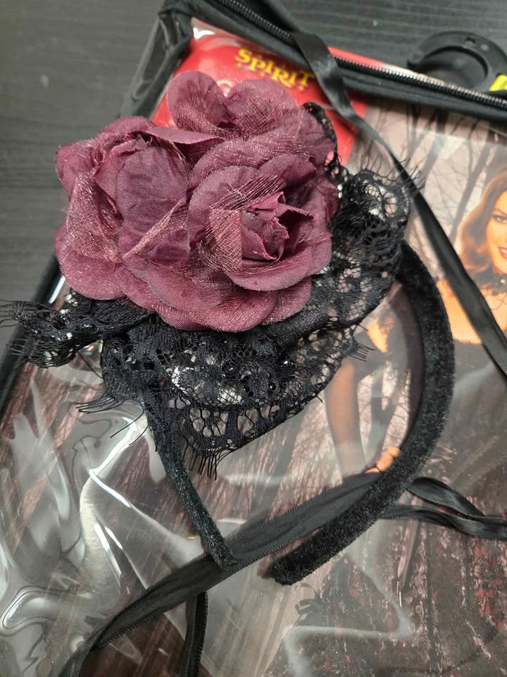 Victorian Vampiress Costume - Size Medium (Spirit Halloween) - photo 5