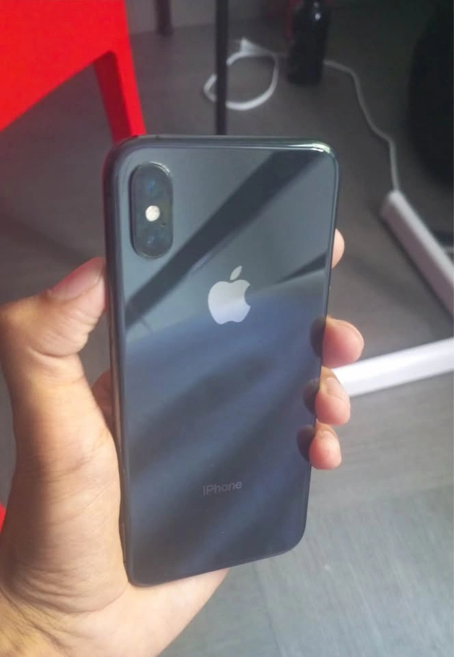 iPhone XS 64GB – Good Condition - photo 2