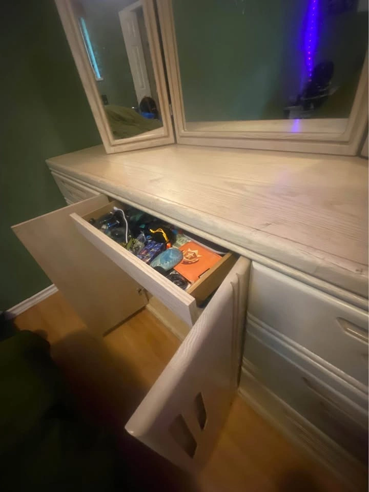 Matching 3-Piece Bedroom Dresser Set with Mirror – $250 OBO - photo 2