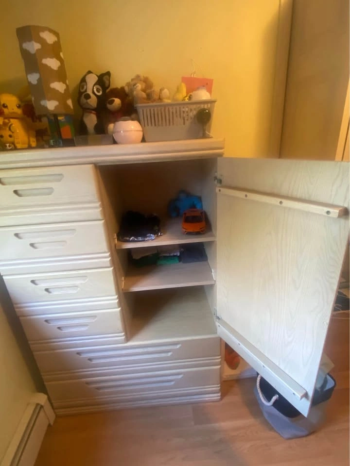 Matching 3-Piece Bedroom Dresser Set with Mirror – $250 OBO - photo 5