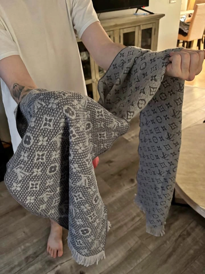 Louis Vuitton Monogram Classic Scarf