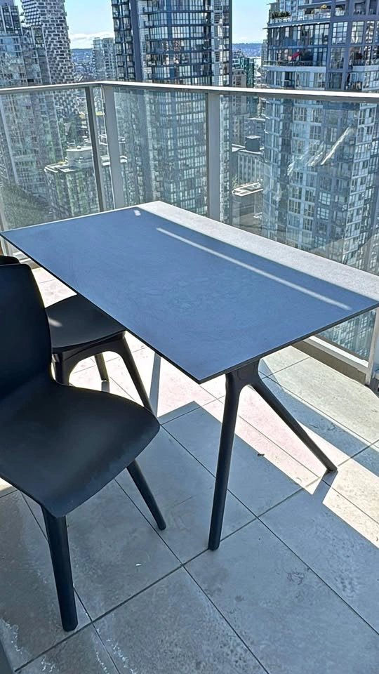 Outdoor table and 4 chairs
