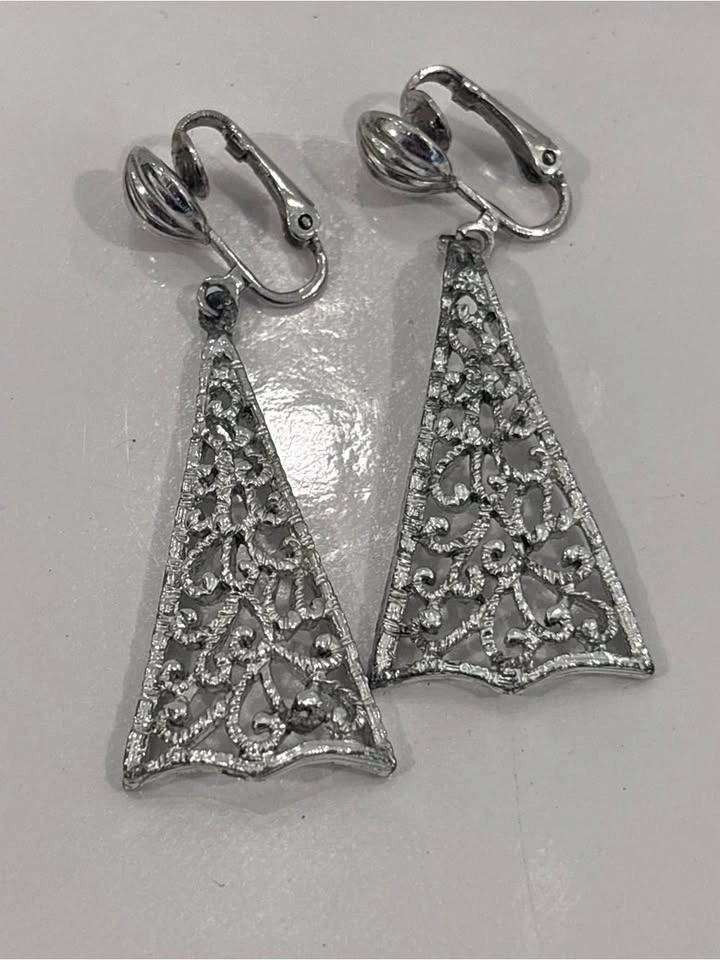 Vintage Sarah Coventry silver-tone filigree dangle clip on earri