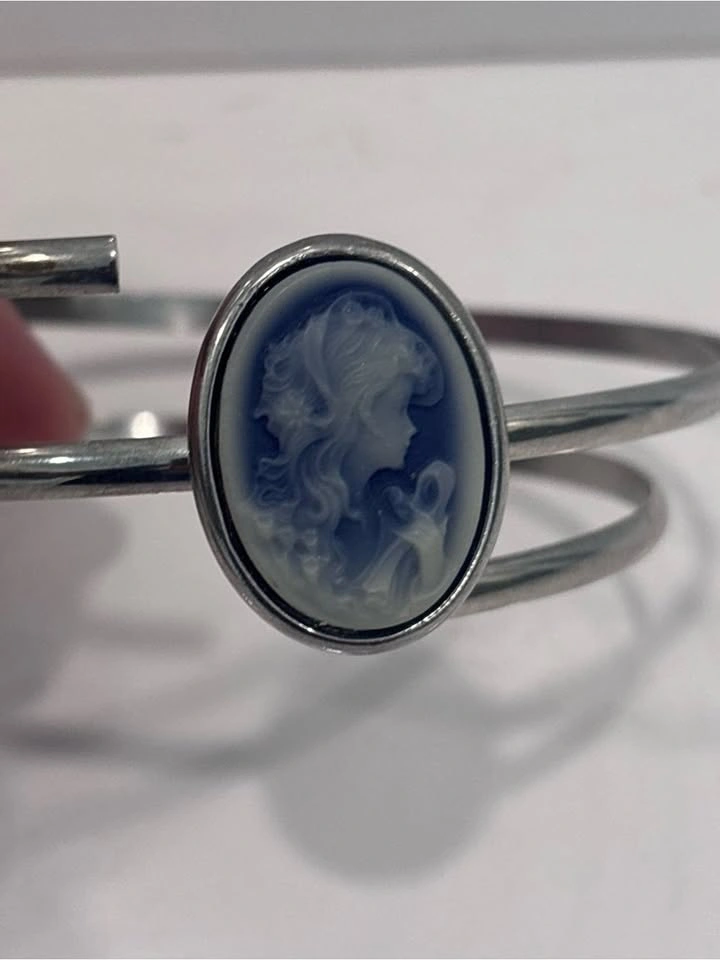 Vintage Blue & White Cameo Silver-Tone Open Cuff Bracelet - photo 2