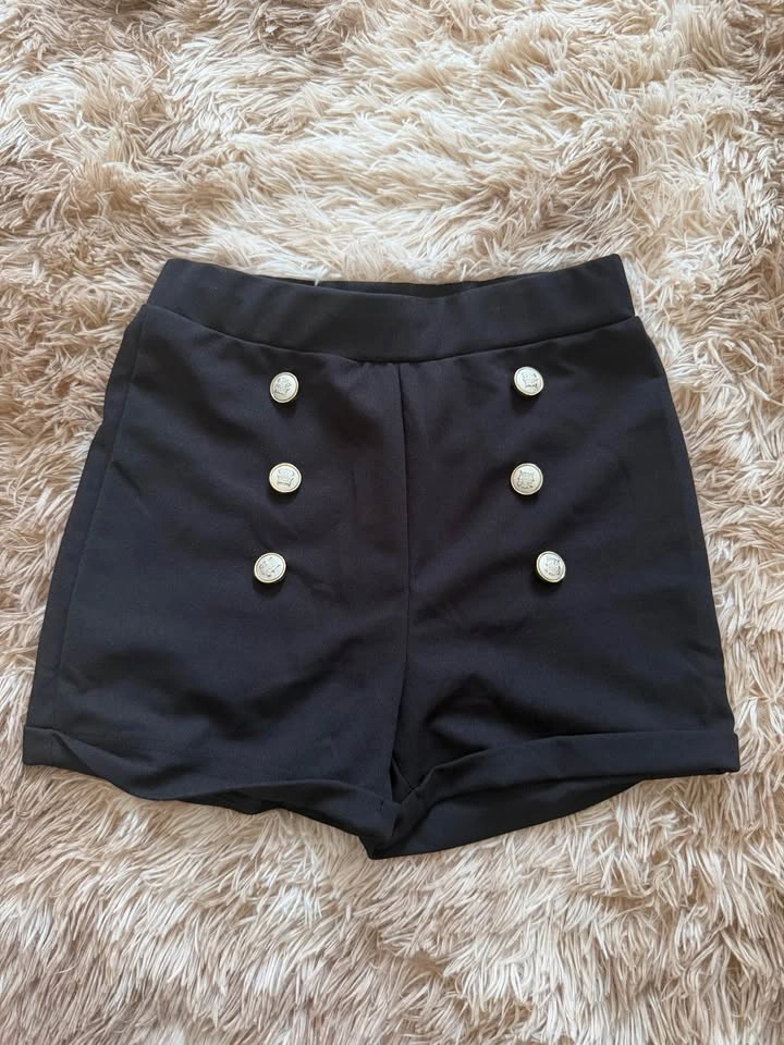 Black shorts - photo 2