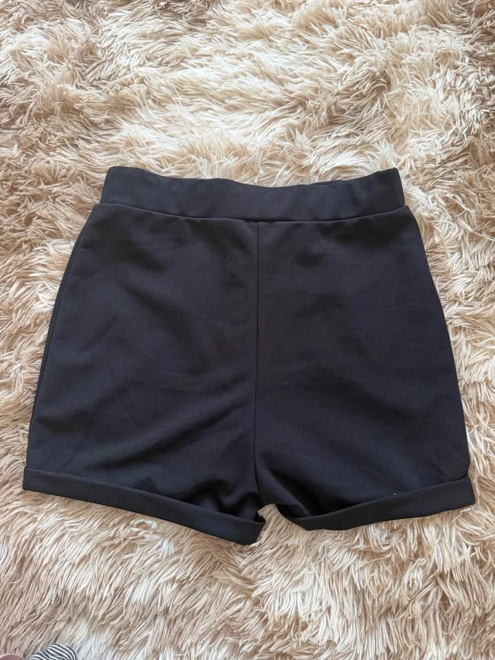 Black shorts - photo 3