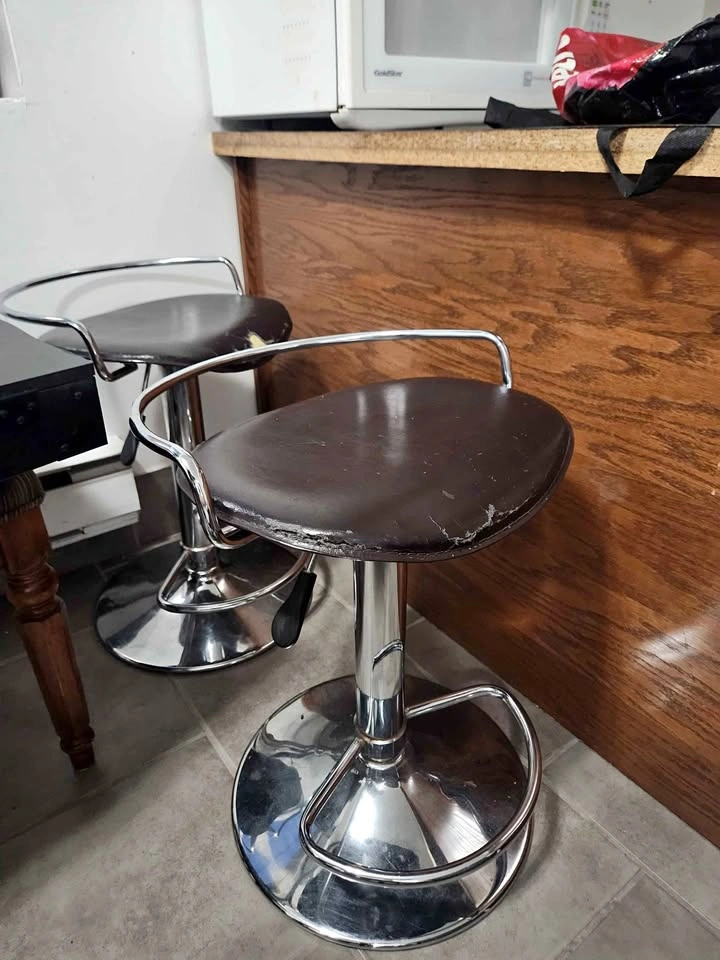 2 set of bar chairs