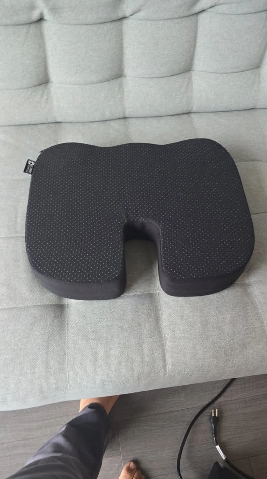 Black Coccyx Cushion - photo 4
