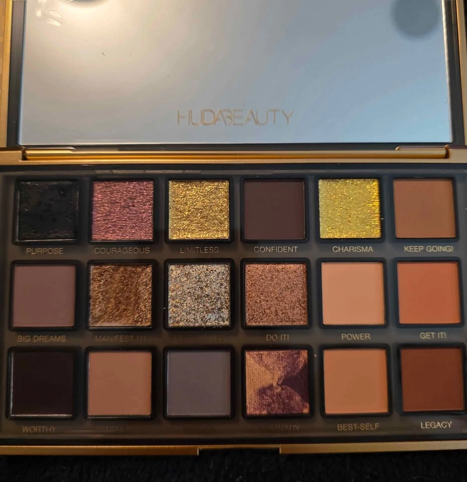 New! Huda Beauty Empowered Eyeshadow Palette - photo 3