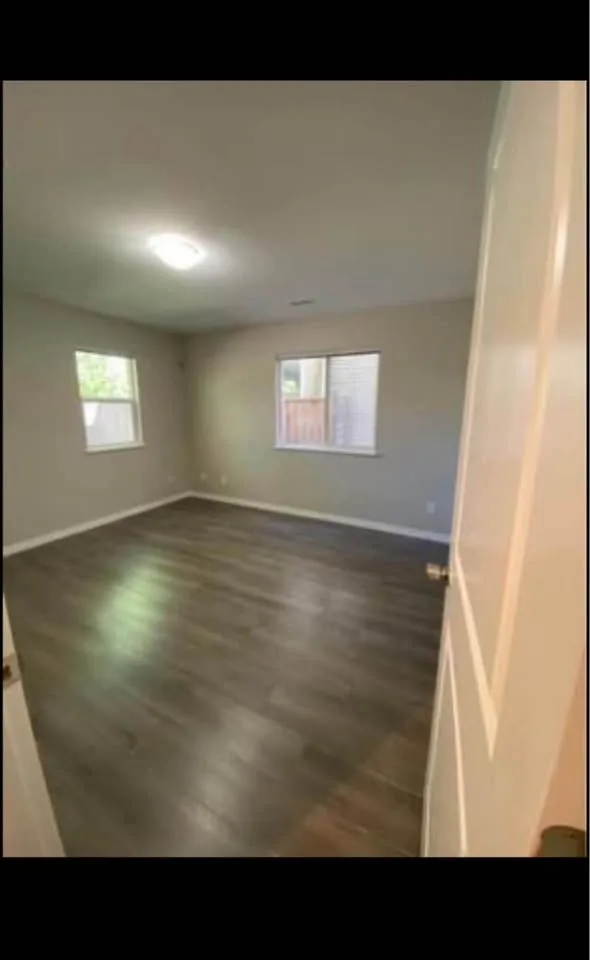 2 Beds 1 Bath - House image indicator(5)