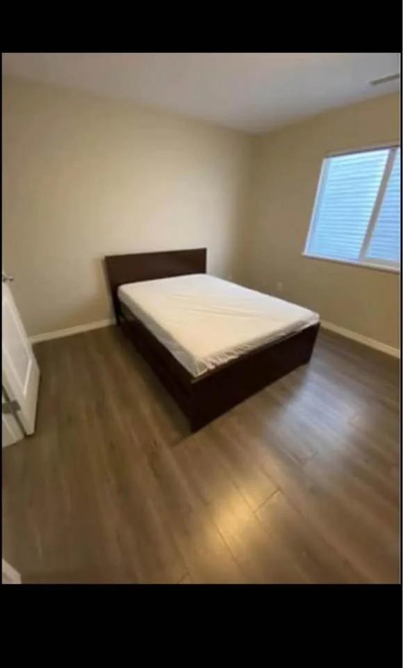2 Beds 1 Bath - House image indicator(6)