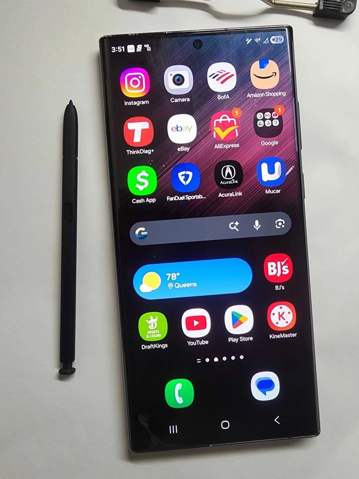 Samsung Galaxy S22 Ultra (Unlocked) + Galaxy Watch 4 LTE Bundle - photo 3