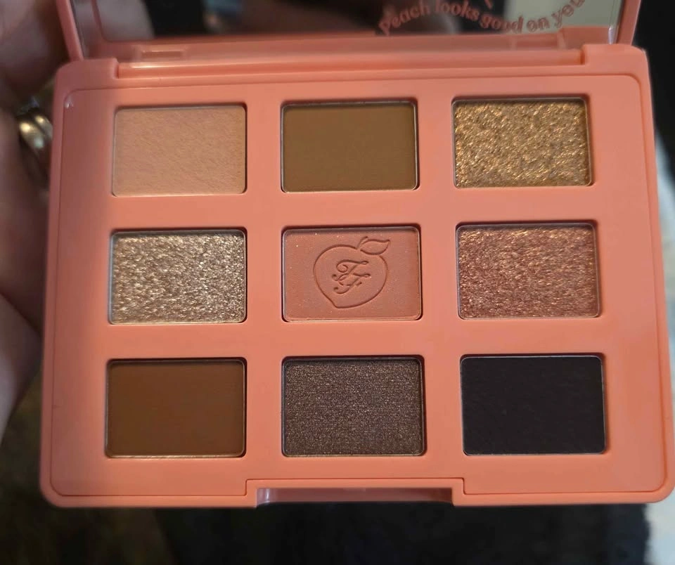 New! Too Faced Sweet Peach Eye Shadow Palette - photo 3