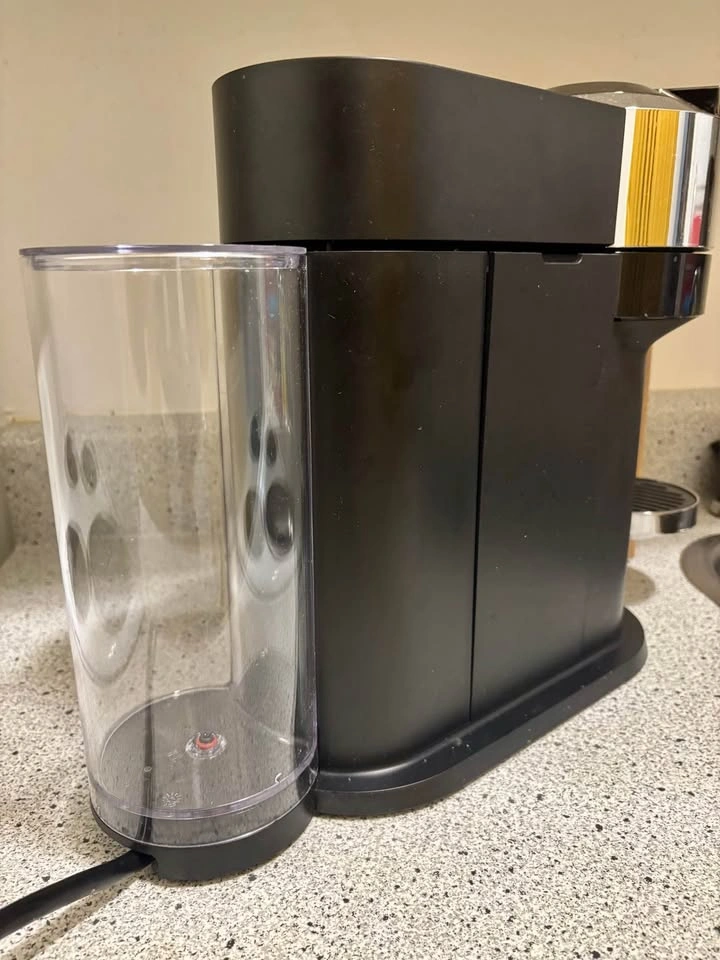 Nespresso Vertuo Next coffee and espresso machine with Aeroccino - photo 2