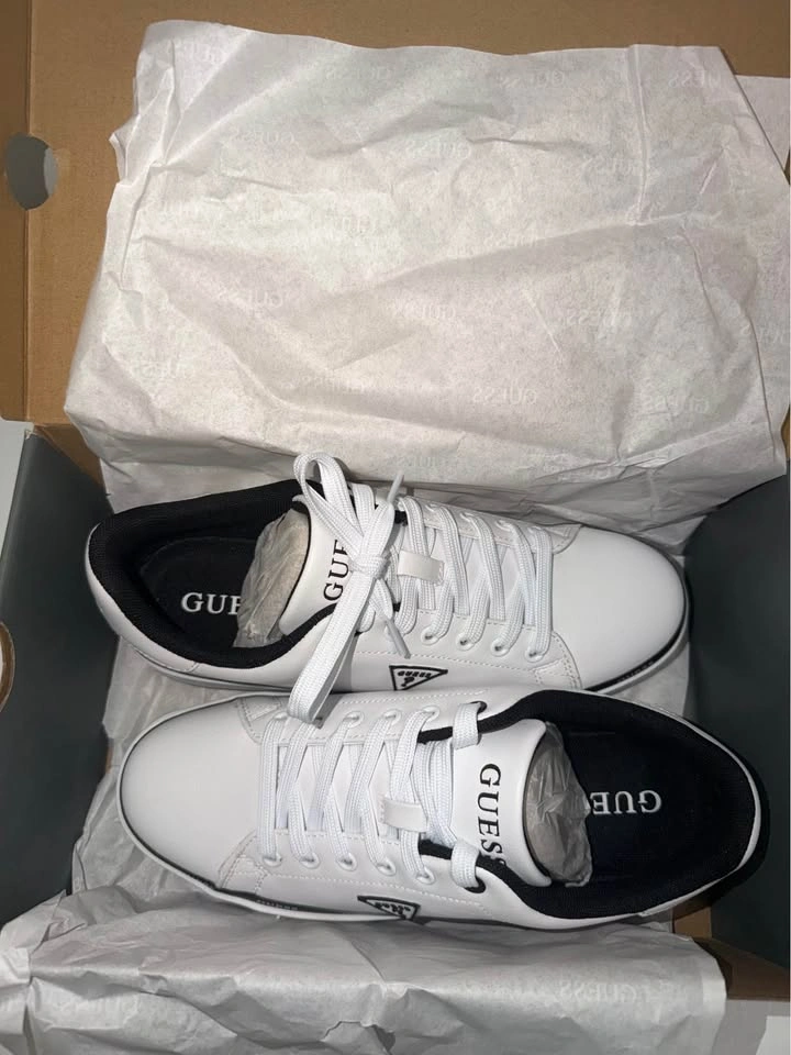 New Guess Men White Sneakers. Size 8 US. Firm price. - photo 2