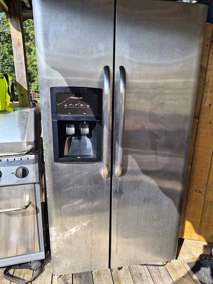 Stainless steel fridge (Frigidaire)