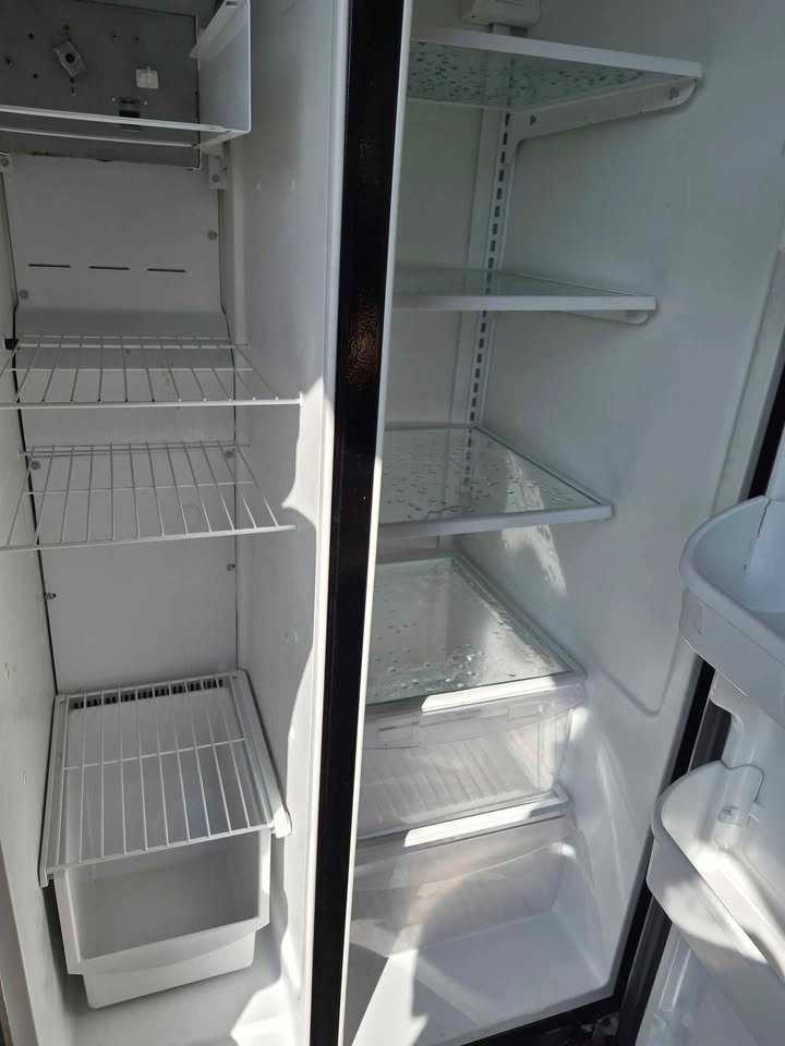 Stainless steel fridge (Frigidaire) - photo 3