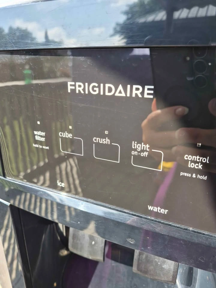 Stainless steel fridge (Frigidaire) - photo 4