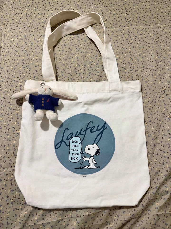 LAUFEY SNOOPY TOTE BAG AND MEIMEI KEYCHAIN