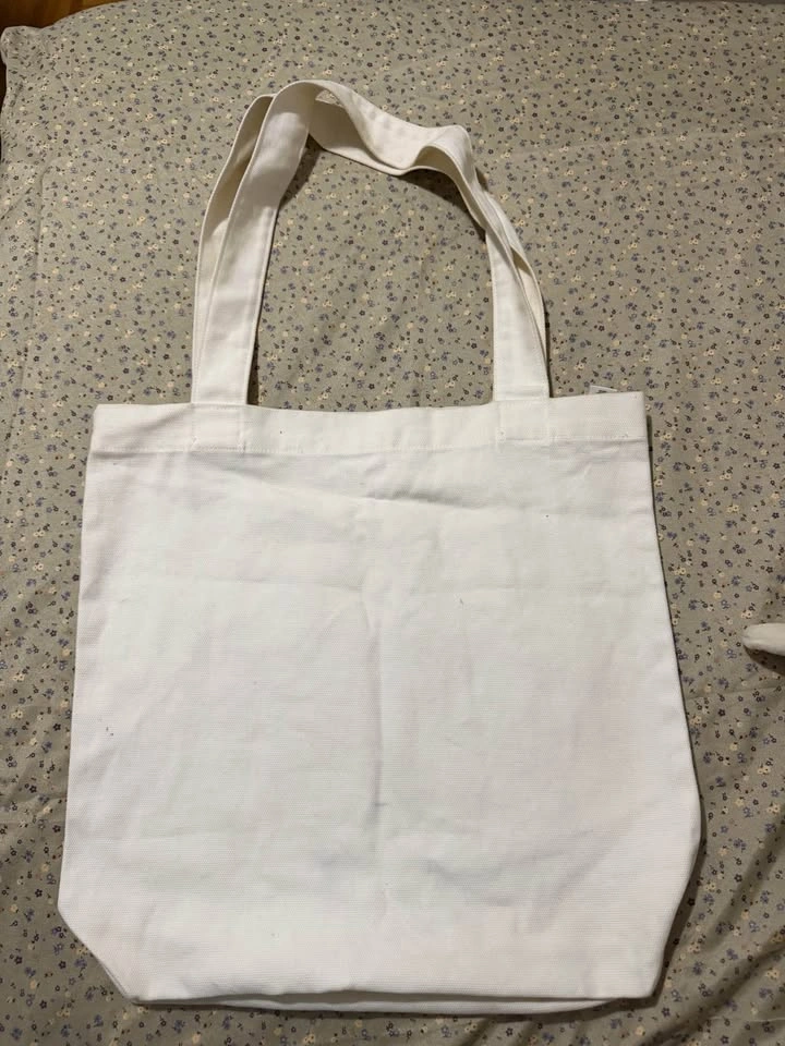 LAUFEY SNOOPY TOTE BAG AND MEIMEI KEYCHAIN - photo 2