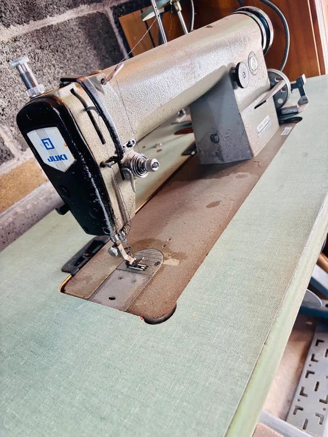 Juki DDL-555 Sewing Machine thumbnail