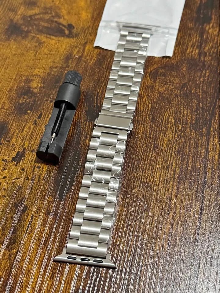 Stainless Steel Apple Watch Band - New