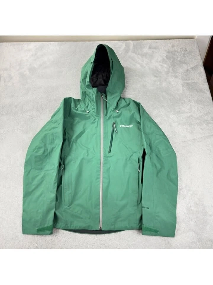 Patagonia NWT Women's Small Calcite Gore-tex Jacket
