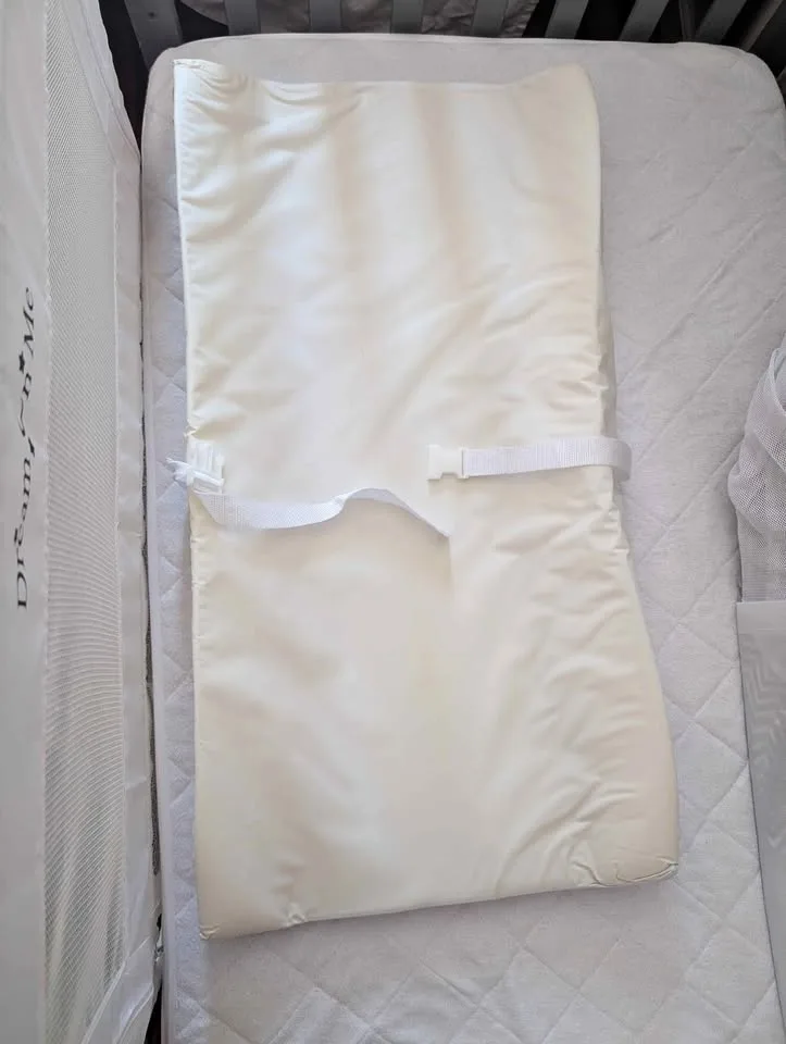 (MOVING SALE-Must go!)Munchkin Waterproof Diaper Changing Mat thumbnail