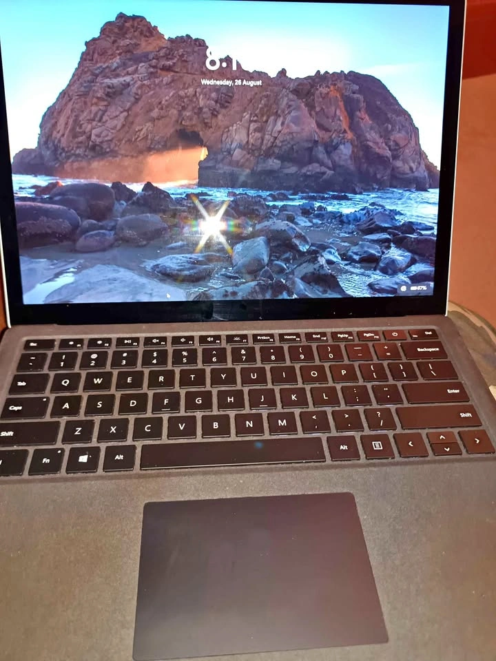 Microsoft Surface Laptop 2 i5 8GB RAM 128GB SSD