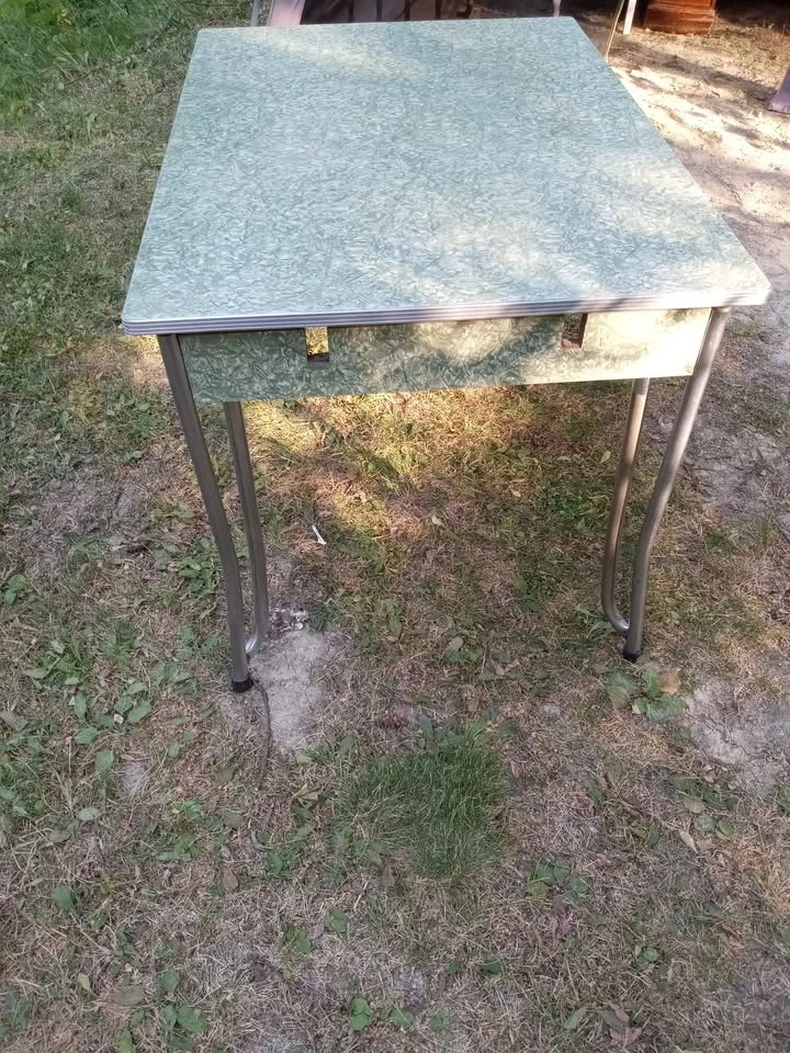 Antique 1950s Formica dining table - photo 4