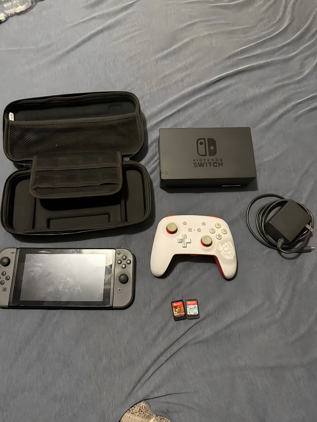 Nintendo Switch Bundle + 3 Games + Mario Controller