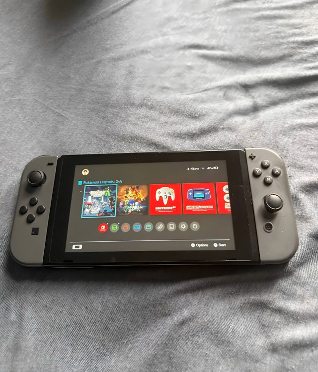 Nintendo Switch Bundle + 3 Games + Mario Controller - photo 2