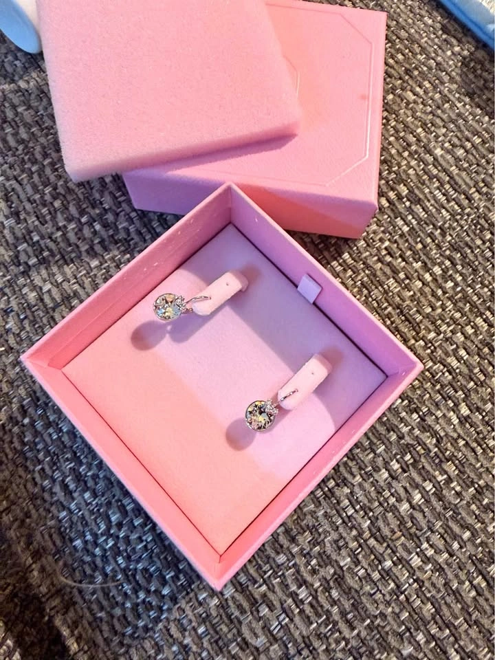 Swarovski drop earrings