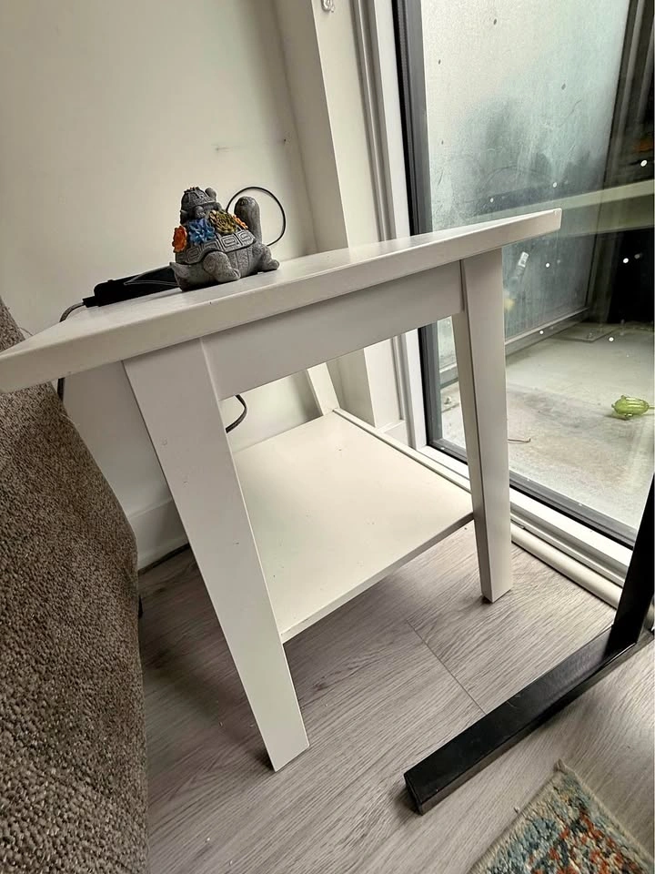 White Wooden End Table/night stand with Shelf