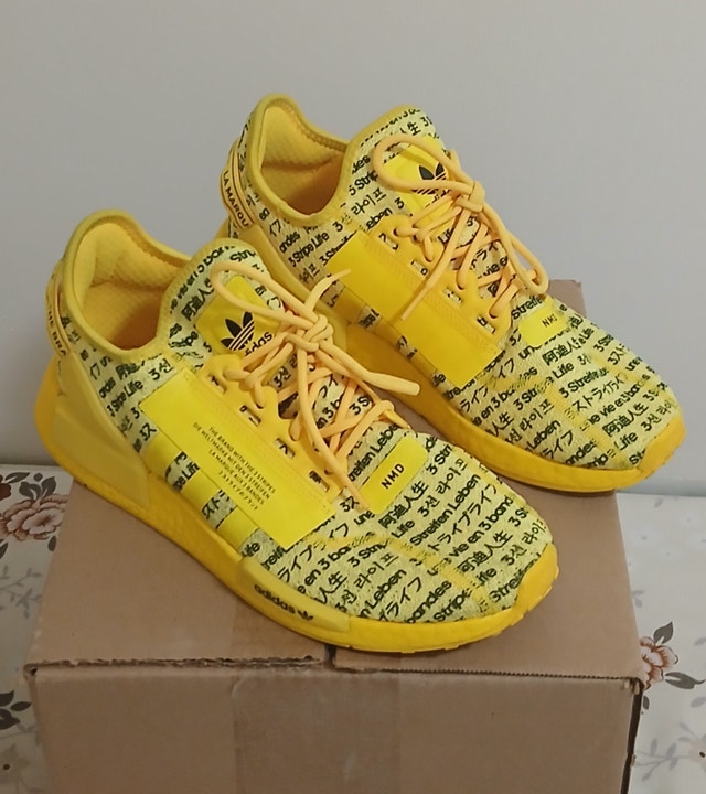 Adidas NMD_R1 V2 Shoes (US-8.5 Men/Yellow)