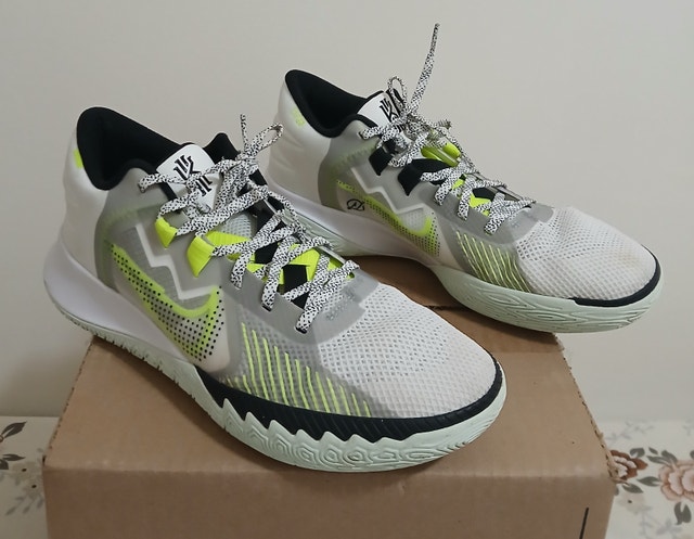 Nike Kyrie Flytrap 5 Basketball Shoes (US-10 Men/White)