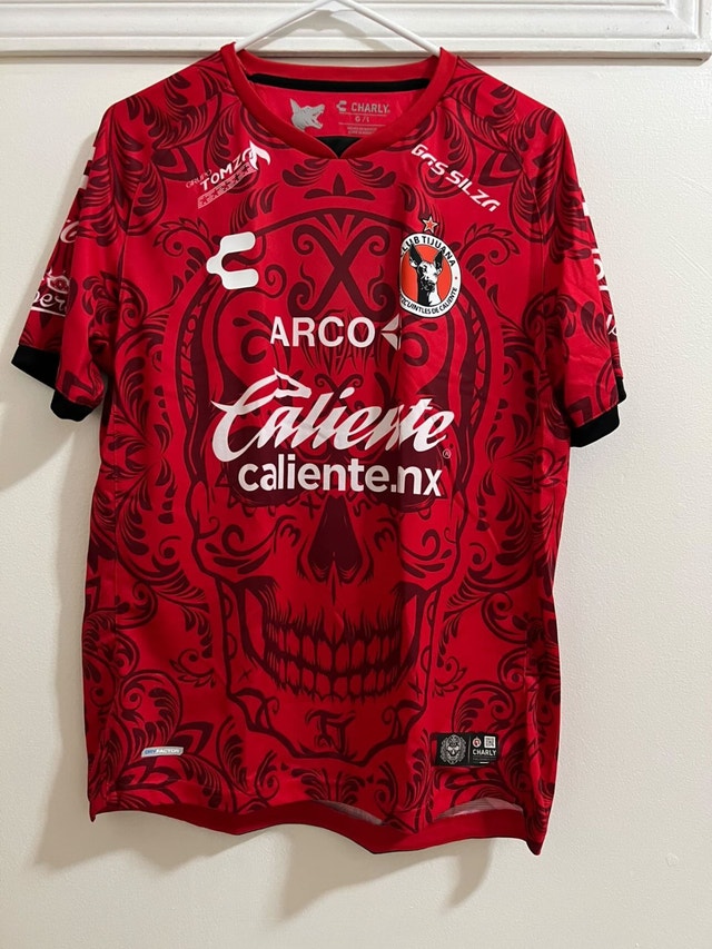 Club Tijuana Xolos Football/Soccer Jersey (Red/Medium)