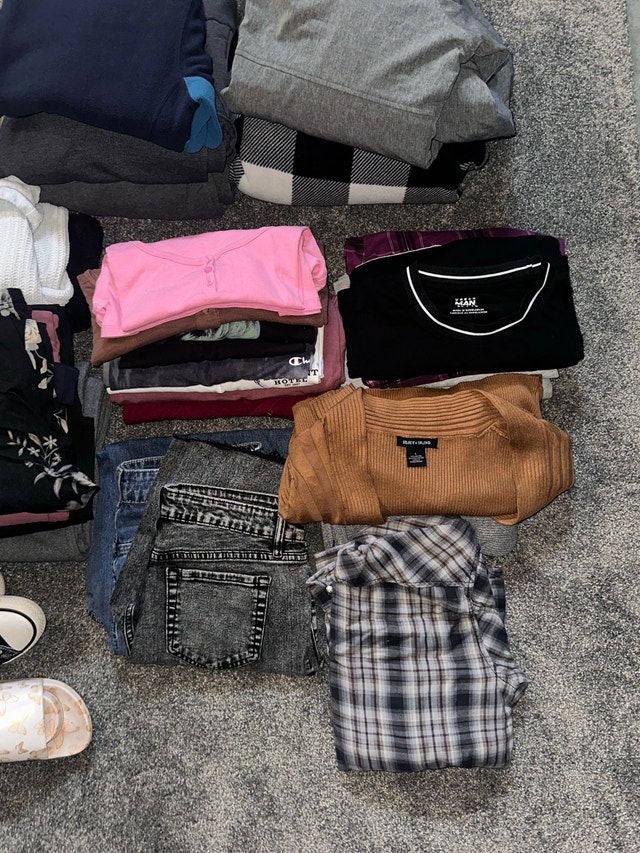 woman’s clothes sizes range from small to XL - photo 4