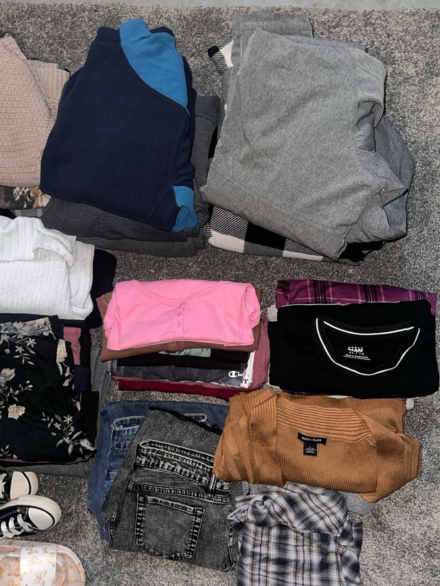 woman’s clothes sizes range from small to XL - photo 5