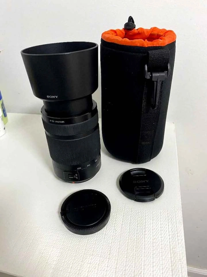 Sony DT 55-300mm f/4.5-5.6 SAM Telephoto Zoom Lens - photo 5