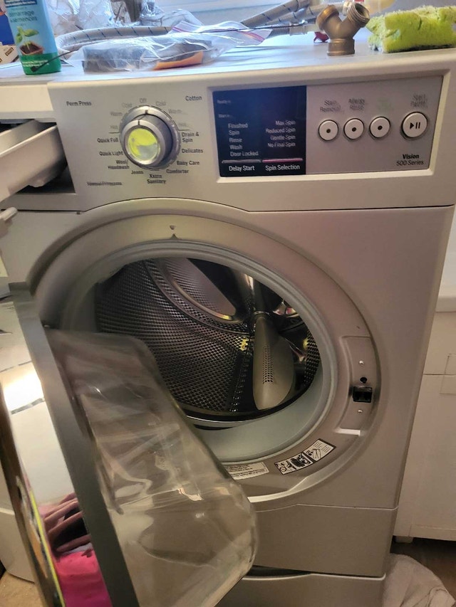 27 inch Bosch Vision 500 Series with stand  Washing Machine