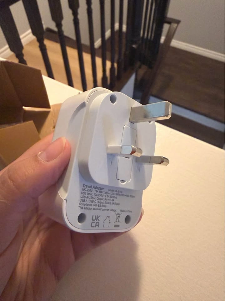 US to UK Travel Adapter with USB-C and USB-A Ports - photo 3