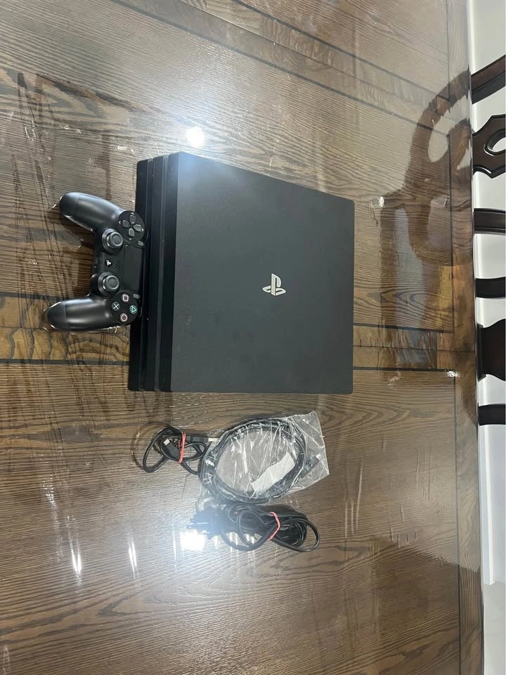 1TB PS4 Pro Like New - photo 3